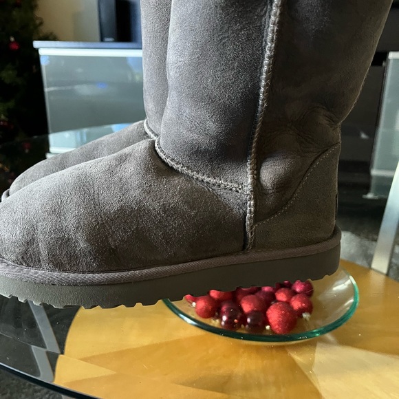 ugg Shoes - Ugg Australia Authentic size 10